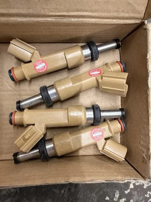 4x Inyectores de combustible de flujo compatibles para Toyota Prius Lexus CT200h 2010-2015 1,8 L Foto 1 de 2