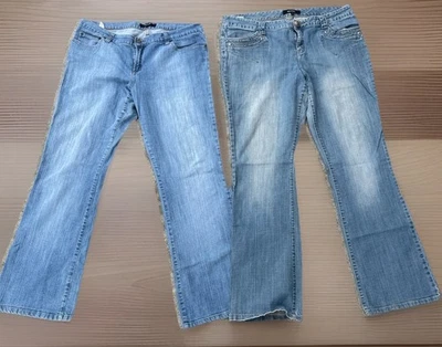 Pantalones de mezclilla para mujer Daisy Fuentes Bootcut elásticos - Dos pares Foto 1 de 4