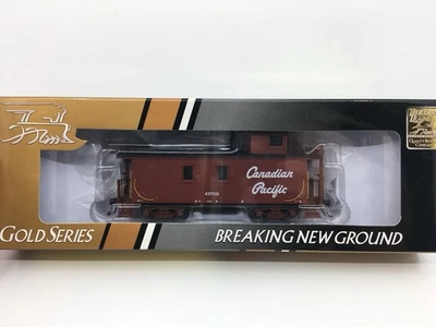 HO True Line Trains 301174 Canadian Pacific Caboose CP Rail #437031 BRAND NEW - Image 1 of 2