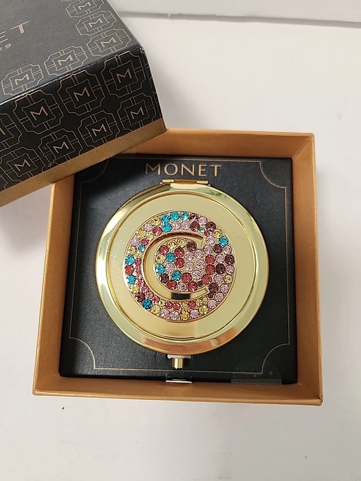 Espelho compacto Monet com 'C' inicial NOVO  - Imagem 1 de 4