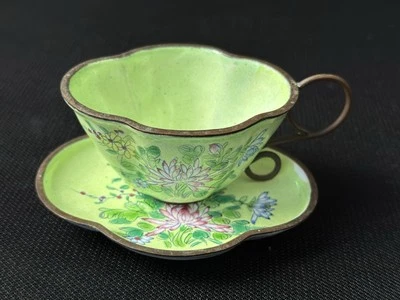 Juego de tazas y platillos cloisonné esmaltados chinos vintage mediados del siglo XX - Floral pintado a mano Foto 1 de 4