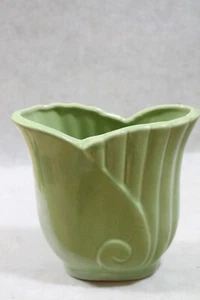 Vintage Mid Century Modern Green Glazed  Ceramic Vase Swirl pattern  5" tall - Picture 1 of 8