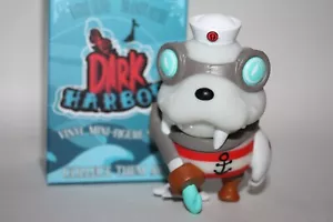 KIDROBOT DARK HARBOR OLIVER WALRUS CHASE KATHIE OLIVAS BRANDT GIOCATTOLO ARTE PETERS - Foto 1 di 3