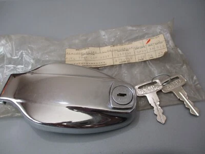 Nuevo de Lote Antiguo Yamaha OEM Conjunto de Tapa de Combustible con Llaves 1977-1978 XS400 1L9-24602-00 Foto 1 de 3