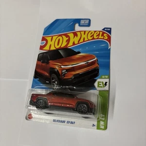 Silverado EV RST 86/250 2025 Hot Wheels HW EV 6/10 (naranja quemado) - Imagen 1 de 1