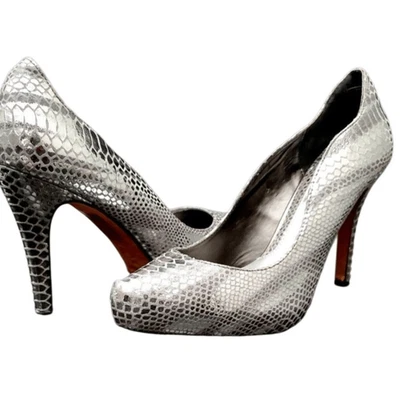 Zapatos de salón de cuero con estampado de serpiente metálico plateado de la Casa Blanca Black Market Rece talla 7,5 Foto 1 de 4