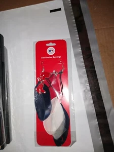 Fan Feather Team Logo Charm Hook Dangle Earrings Boston Red Sox - New - Picture 1 of 2