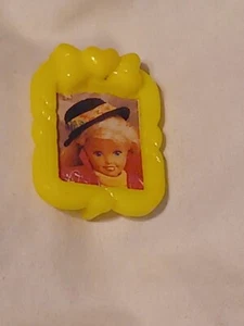 Barbie Doll Skipper Picture Frame Model Yellow Living Room Dreamhouse Diorama - Picture 1 of 5