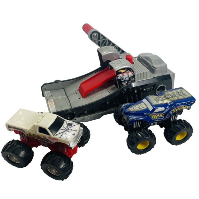 Pista Monster Jam - Playset Deluxe c/ 453 g de Areia Mágica2 - JP Toys -  Brinquedos e Actions Figures para todas as idades