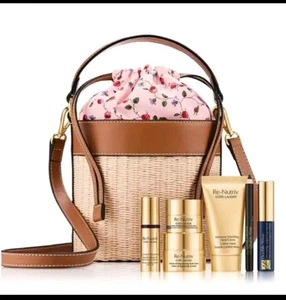 Estee Lauder Re-Nutriv Gift Set With Carry Bag. - Picture 1 of 2