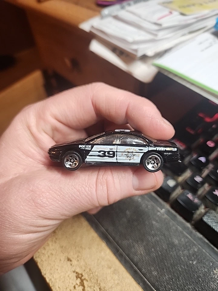Hot Wheels #1047 Oldsmobile Olds Aurora Highway Patrol #39 w/Chrome 5sp - Image 1 of 4