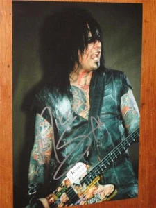 MOTLEY CRUE - NIKKI SIXX - HAND SIGNED 8 X 12 COLOR PHOTOGRAPH - MINT - Picture 1 of 1