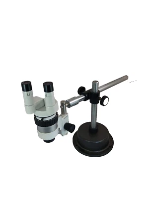 Microscopio de investigación con zoom estéreo Wild M7A con soporte potencia 6-31 Foto 1 de 4