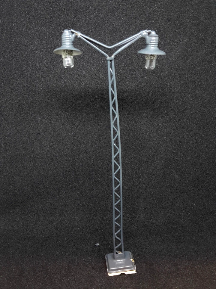 LAMPIONE DOPPIO IN METALLO 140mm + 2 LUCI PLASTICI FERROVIARI DIORAMI H0 1/87  - Immagine 1 di 1