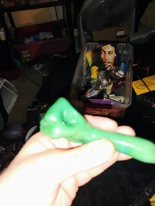 Green Hulk Fist Pipe New - Picture 1 of 2