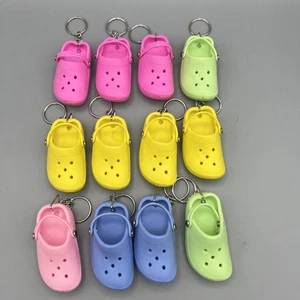 Bunter Schuh Schlüsselanhänger Anhänger für Rucksack Reißverschluss Ziehen oder Taschen - Bild 1 von 9