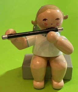 Wendt & Kühn 11 Punkt-Engel mit Querflöte, sitzend, 650/18a, gebraucht - Bild 1 von 5