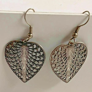 Pendientes Vintage Filagree Corazones Cuelga en Ganchos 1" Tono Plata - Imagen 1 de 6