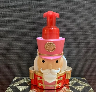 Dispensador de jabón de manos espumoso cascanueces Bath & Body Works Foto 1 de 2