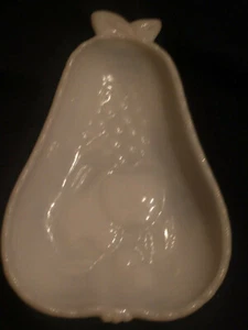 VINTAGE FRUIT/GRAPEVINE MILK GLASS DISH - Picture 1 of 3