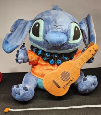 Guitarra Disney Store Hawaii Lilo & STITCH Peluche 12” con Collar de Cuentas Foto 1 de 4