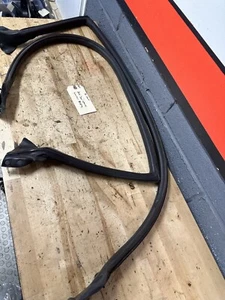 #63- 95-98 Nissan 240sx Pair L&R Door Seal & Rubber Weather Stripping OEM - Bild 1 von 12