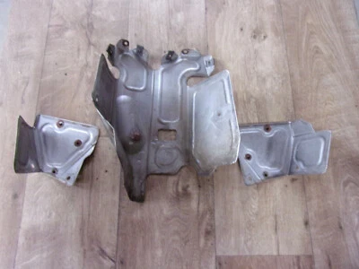 Hitzeschutzbleche am Krümmerkat Ford Fiesta IV 1,25 16V 75 PS - Bild 1 von 4