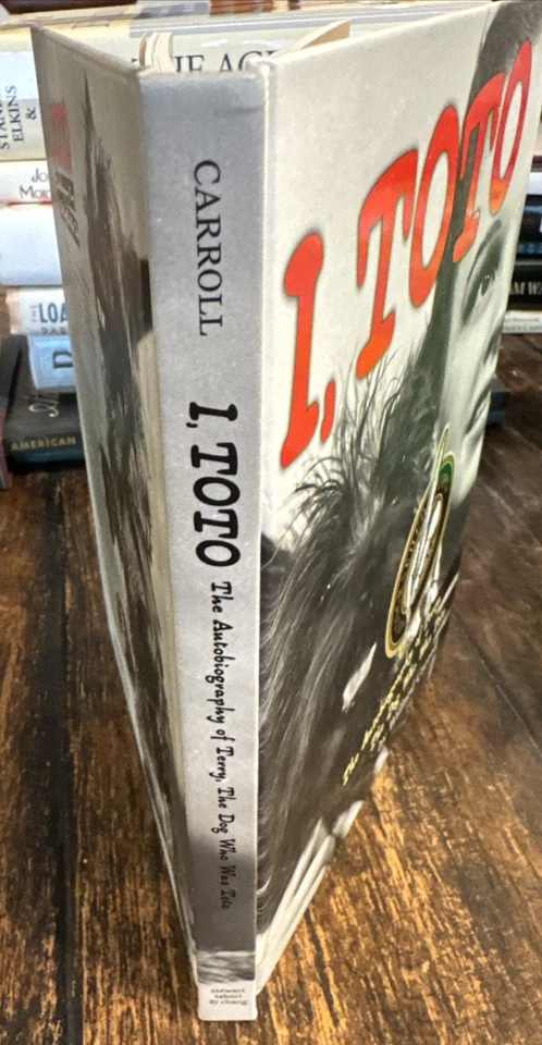 I TOTO by WILLARD CARROLL -A Dog Actor  Memoir - 1st Edition AUTOGRAPHED COPY Foto 1 de 4