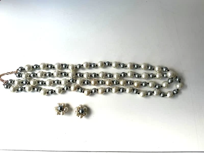 Set Perlenkette weiss/grau ca. 80 cm geknotet und Perlen Ohrclips - Bild 1 von 3