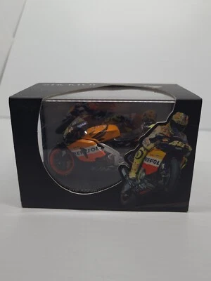 Nastro Azzuro Honda, 2001 Moto GP, V Rossi, 1/24 diecast IXO models motorcycle. - Image 1 of 4