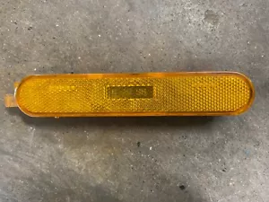 96-99 1996 OLDSMOBILE EIGHTY EIGHT 88 RIGHT PASSENGER SIDE MARKER LIGHT - Picture 1 of 4