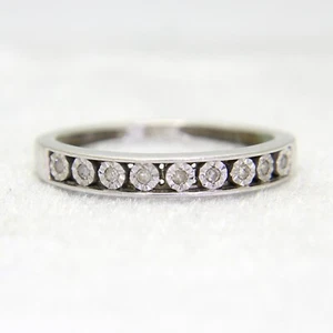 Bonito anillo de oro blanco de 9 quilates con media eternidad de diamantes talla N ~ 6 3/4 - Imagen 1 de 8