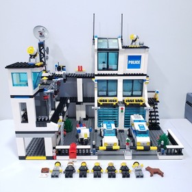 Lego 2008 City Town Police Headquarters 7744 With Manuals 99% Complete