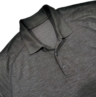 Camisa polo masculina Lululemon Metal Vent Tech 2XL cinza preta desempenho golfe - Imagem 1 de 4