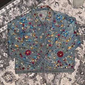 Chico's Floral Embroidered All over Flower Button Up Denim Jacket Women's Size 2 - Picture 1 of 5