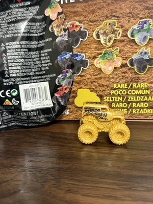 MONSTER JAM MINI - GOLD GRAVE DIGGER - SPECIAL EDITION CHASE - SERIES 1 - Image 1 of 4