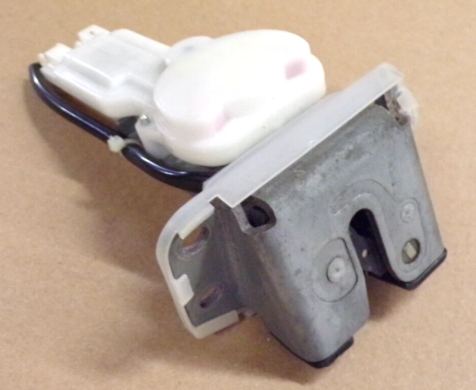 Actuador de pestillo de puerta levadiza Suzuki SX4 2010 2007-2013 Foto 1 de 4