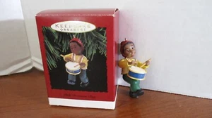 HALLMARK 1993 LITTLE DRUMMER BOY Ornamento natalizio~ Nuovo con scatola - Foto 1 di 5