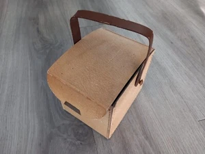 AN EARLY ORIGINAL VIEW MASTER CARRYING CASE SELDOM SCENE OUTSIDE OF THE USA - Picture 1 of 2