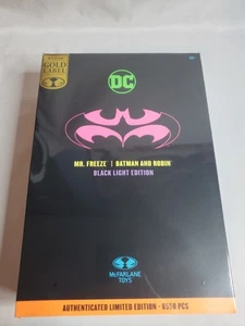 McFarlane Toys Batman & Robin Mr. Etiqueta Freeze Black Light Gold exclusiva de EE - Imagen 1 de 7