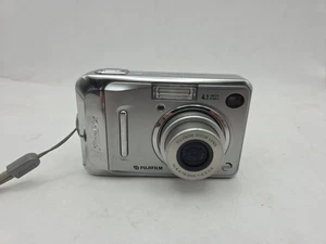 Cámara digital Fujifilm FinePix serie A A400 4,1 MP plateada probada necesita tarjeta SD - Imagen 1 de 6