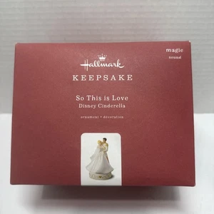 2018 Hallmark Ornament So This Is Love Disney Cenicienta y Príncipe, sonido nuevo en caja - Imagen 1 de 5