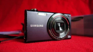 Samsung WB Series WB210 14MP Smart Digital Camera - Black Touchscreen 8GB +BOXED - Picture 1 of 10