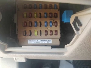 13 SUBARU LEGACY Cabin Fuse Box - Bild 1 von 1