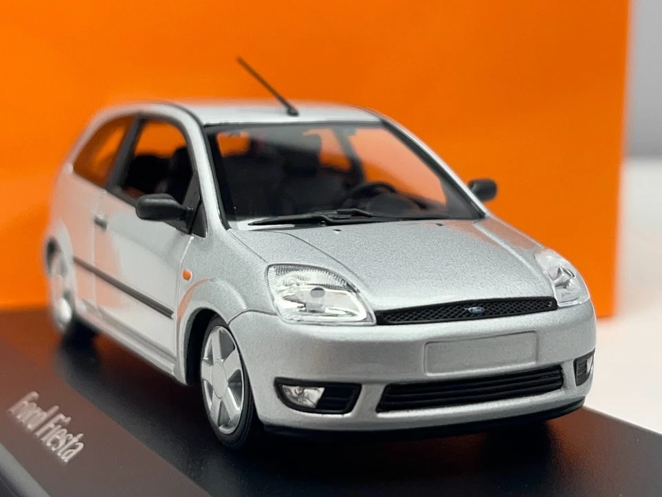 Minichamps Maxichamps Ford Fiesta in Silver Metallic 2002 940081120 1/43