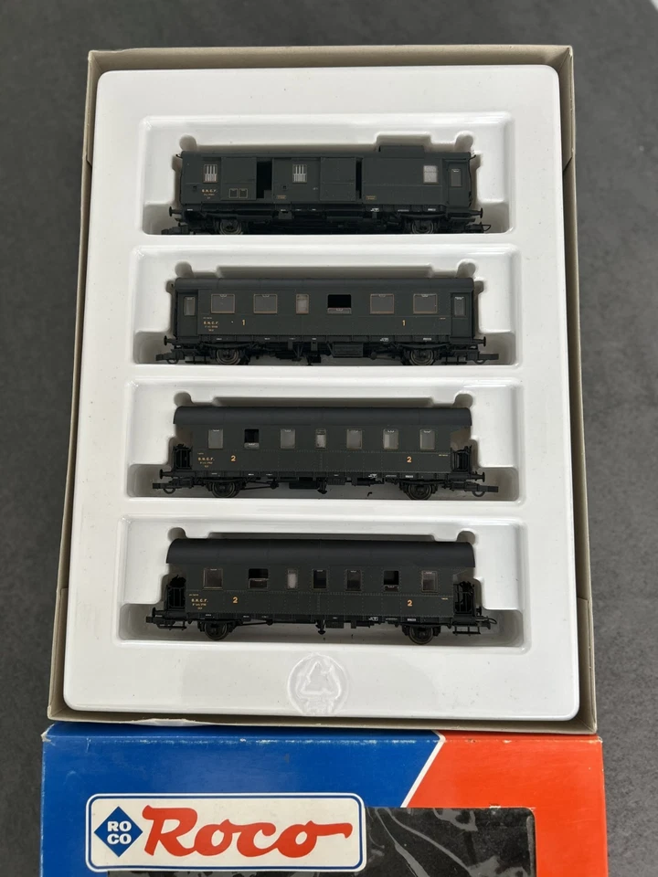 HO ROCO Coffret voyageurs SNCF  Boite à Tonnerre Neuf BO 44052 - Photo 1/1