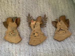 Set Of 3 Resin Angels With Metal Wings - Picture 1 of 5