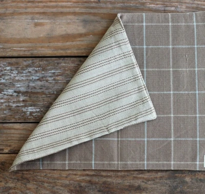 Corredor de Mesa 54 en Diseños de Parque Colores Neutros Beige Cuadros Rayas Empedrado Foto 1 de 4