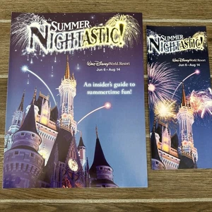 Raro 2010 Disney World Magic Kingdom Summer Nightastic Event 2 folletos como nuevo - Imagen 1 de 2