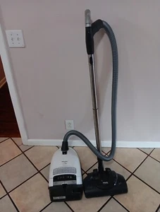 Miele Complete C3 Brilliant PowerLine SGPE0 Canister Vacuum Cleaner - Picture 1 of 15